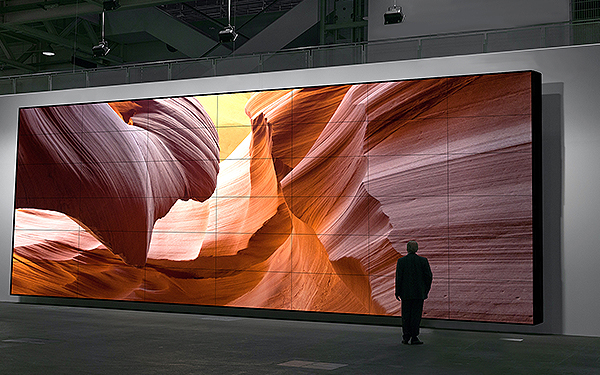 PoE displays for advertising